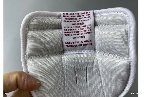 Rep EP Jordan Red AIR 1 Retro (2017) 555088-103 555088-103 Metallic 0315